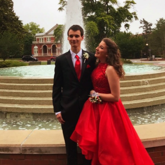 High-Low Prom Dress♥️ - Picture 2 of 7